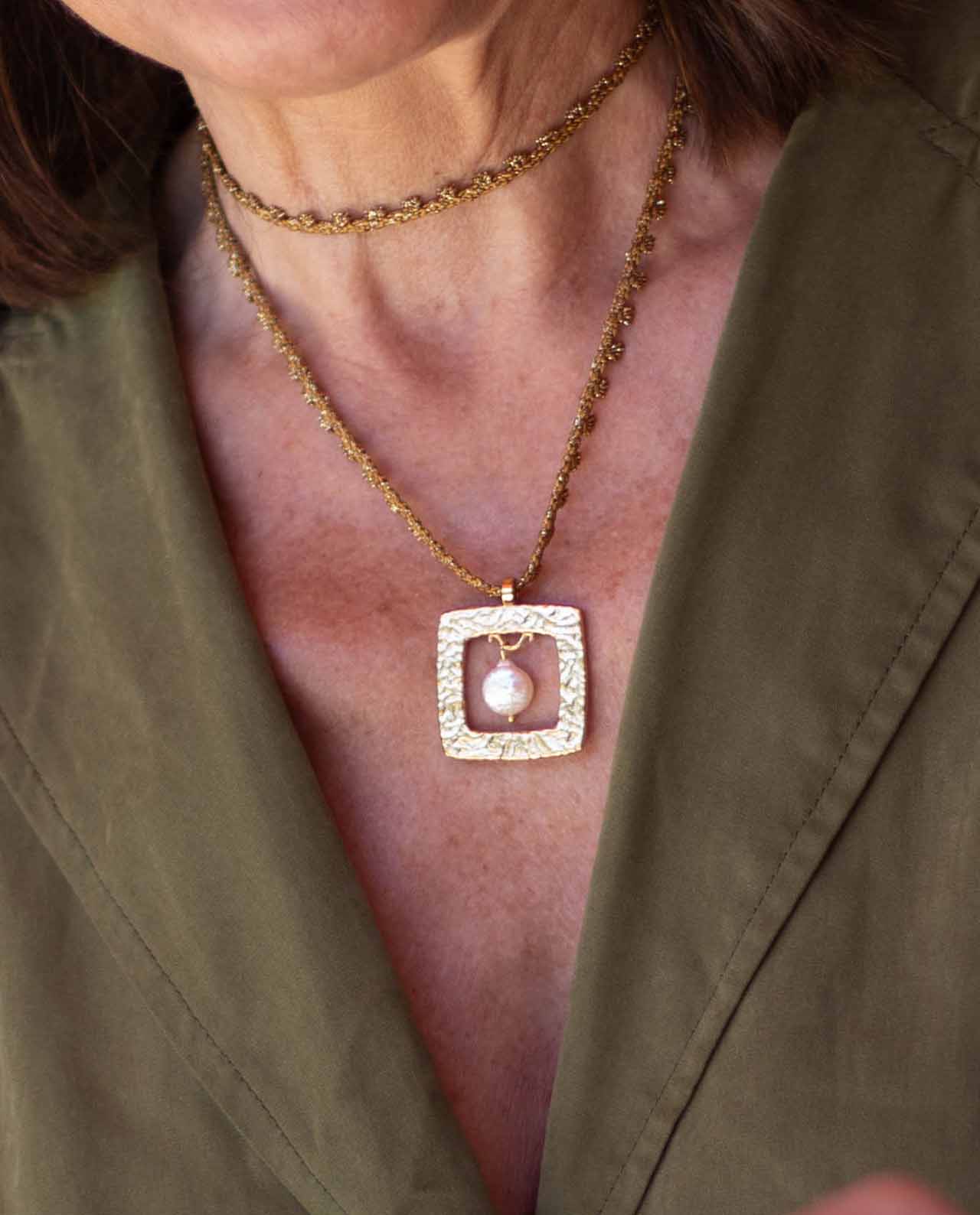 Collar Moon