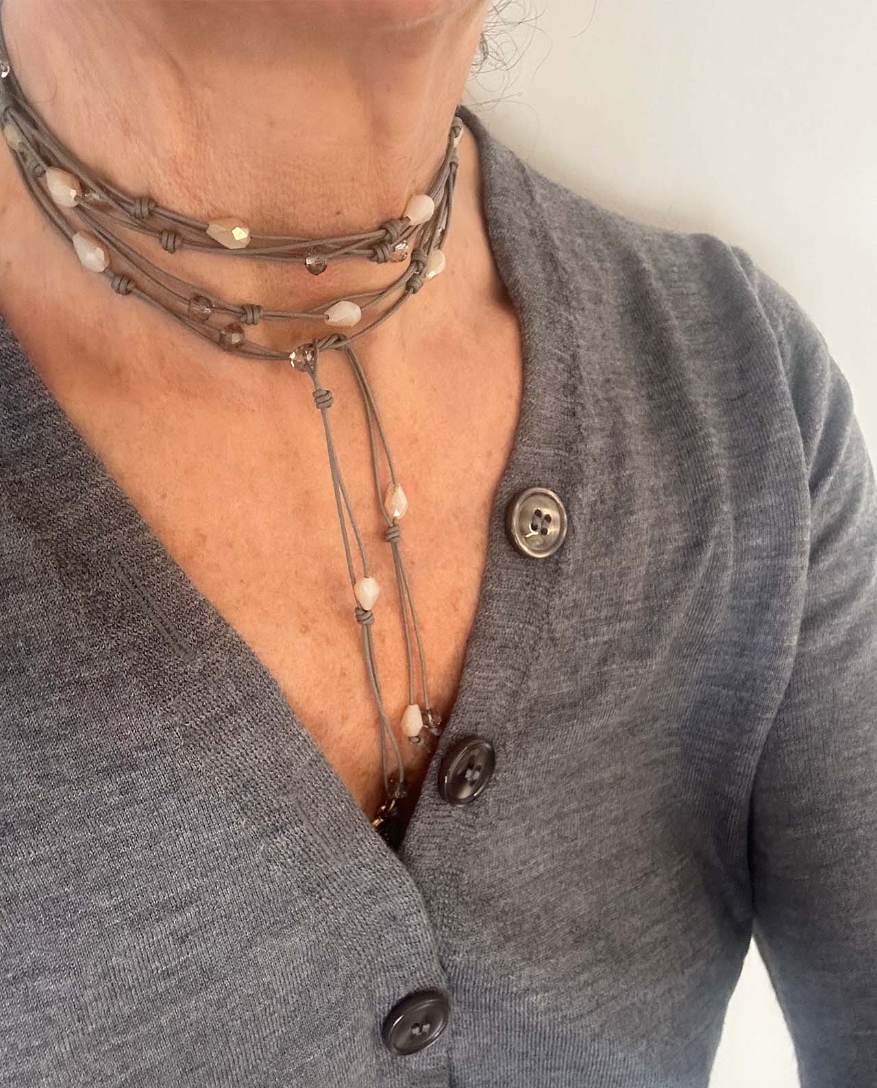 Collar Paquare Gris Lágrima